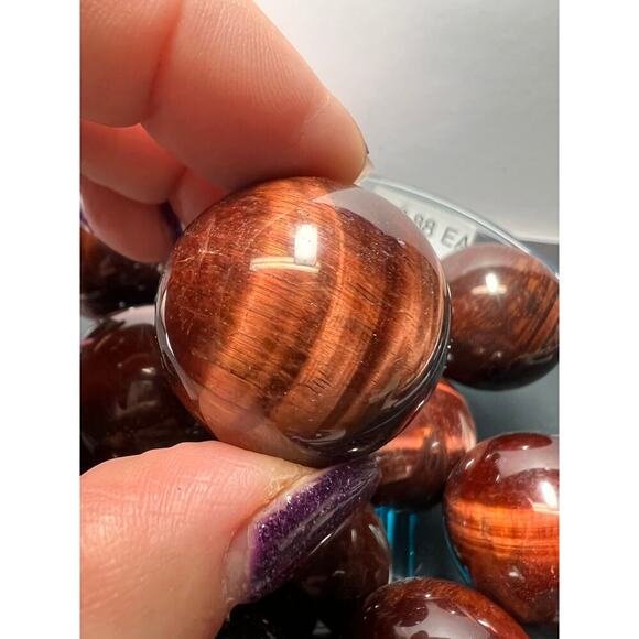 Red tigers eye sphere - Picture 8 of 11